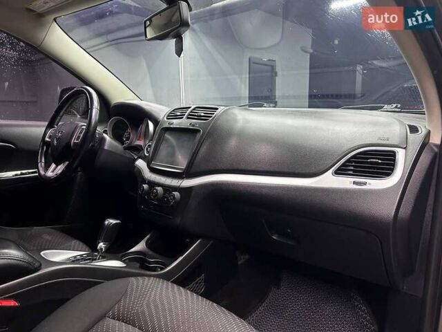 Сірий Додж Джорні, об'ємом двигуна 2.36 л та пробігом 248 тис. км за 10500 $, фото 7 на Automoto.ua