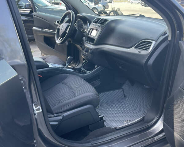 Серый Додж Джорни, объемом двигателя 2.36 л и пробегом 145 тыс. км за 10400 $, фото 7 на Automoto.ua