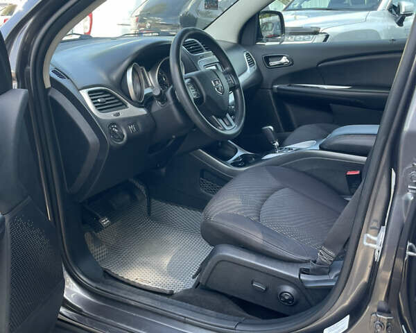 Серый Додж Джорни, объемом двигателя 2.36 л и пробегом 145 тыс. км за 10400 $, фото 6 на Automoto.ua