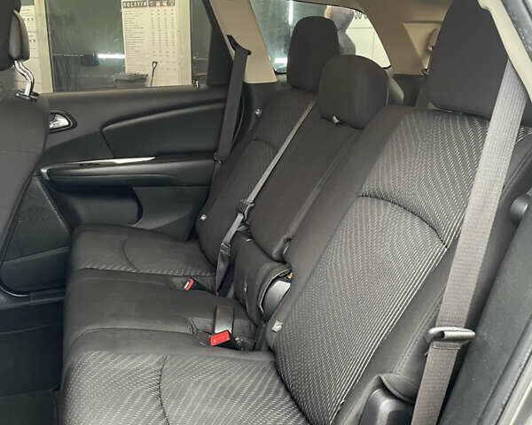 Сірий Додж Джорні, об'ємом двигуна 2.4 л та пробігом 220 тис. км за 10500 $, фото 4 на Automoto.ua