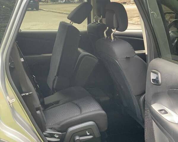 Серый Додж Джорни, объемом двигателя 2.4 л и пробегом 122 тыс. км за 12300 $, фото 5 на Automoto.ua