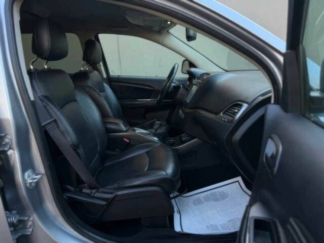 Серый Додж Джорни, объемом двигателя 3.6 л и пробегом 70 тыс. км за 2000 $, фото 9 на Automoto.ua