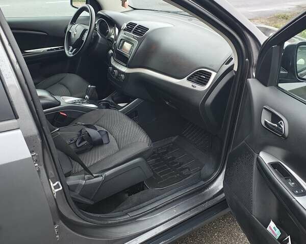 Серый Додж Джорни, объемом двигателя 2.36 л и пробегом 134 тыс. км за 10600 $, фото 9 на Automoto.ua