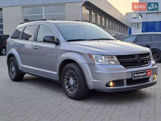 Серый Додж Джорни, объемом двигателя 2.4 л и пробегом 118 тыс. км за 11940 $, фото 2 на Automoto.ua