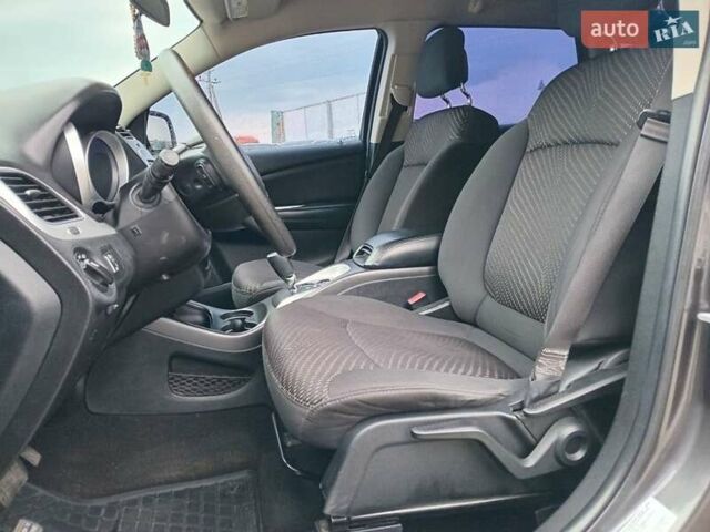 Сірий Додж Джорні, об'ємом двигуна 2.4 л та пробігом 205 тис. км за 9990 $, фото 18 на Automoto.ua