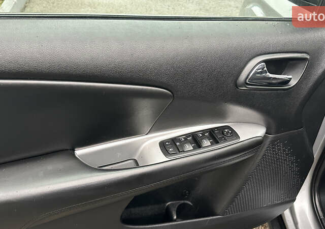 Сірий Додж Джорні, об'ємом двигуна 3.61 л та пробігом 190 тис. км за 9950 $, фото 26 на Automoto.ua