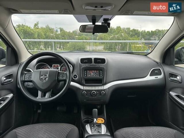 Серый Додж Джорни, объемом двигателя 2.36 л и пробегом 144 тыс. км за 9700 $, фото 12 на Automoto.ua