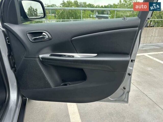 Серый Додж Джорни, объемом двигателя 2.36 л и пробегом 144 тыс. км за 9700 $, фото 14 на Automoto.ua