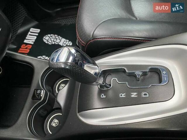 Серый Додж Джорни, объемом двигателя 3.6 л и пробегом 130 тыс. км за 12900 $, фото 21 на Automoto.ua