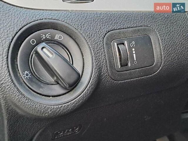 Серый Додж Джорни, объемом двигателя 2.4 л и пробегом 118 тыс. км за 11940 $, фото 15 на Automoto.ua