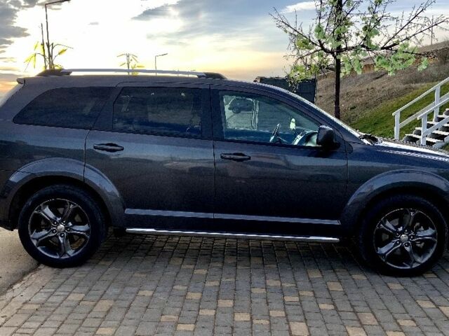 Серый Додж Джорни, объемом двигателя 3.6 л и пробегом 330 тыс. км за 11500 $, фото 1 на Automoto.ua