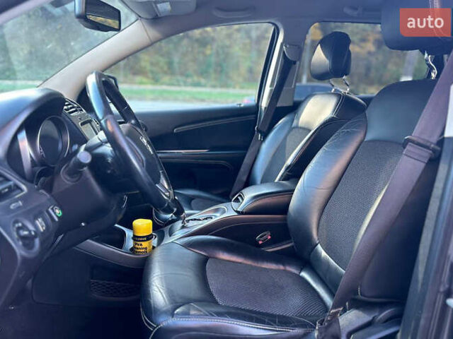 Серый Додж Джорни, объемом двигателя 2.36 л и пробегом 171 тыс. км за 12800 $, фото 7 на Automoto.ua