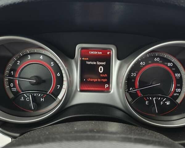 Серый Додж Джорни, объемом двигателя 2.36 л и пробегом 134 тыс. км за 10600 $, фото 1 на Automoto.ua