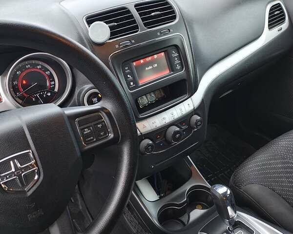 Серый Додж Джорни, объемом двигателя 2.36 л и пробегом 134 тыс. км за 10600 $, фото 2 на Automoto.ua