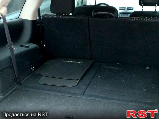 Серый Додж Джорни, объемом двигателя 3.6 л и пробегом 155 тыс. км за 10900 $, фото 2 на Automoto.ua