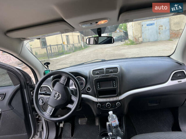 Серый Додж Джорни, объемом двигателя 2.36 л и пробегом 210 тыс. км за 9100 $, фото 12 на Automoto.ua