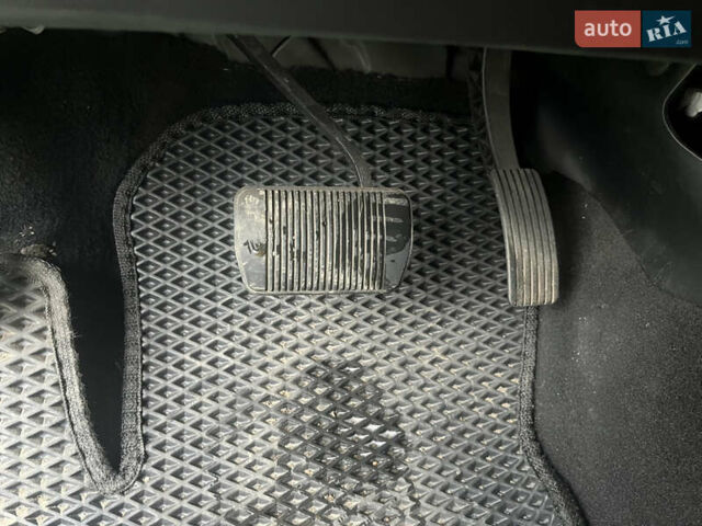 Серый Додж Джорни, объемом двигателя 2.36 л и пробегом 118 тыс. км за 11500 $, фото 16 на Automoto.ua