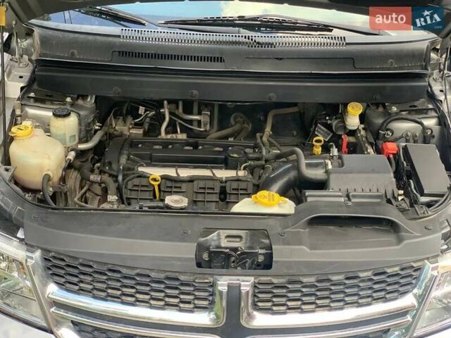 Серый Додж Джорни, объемом двигателя 2.4 л и пробегом 122 тыс. км за 12300 $, фото 3 на Automoto.ua