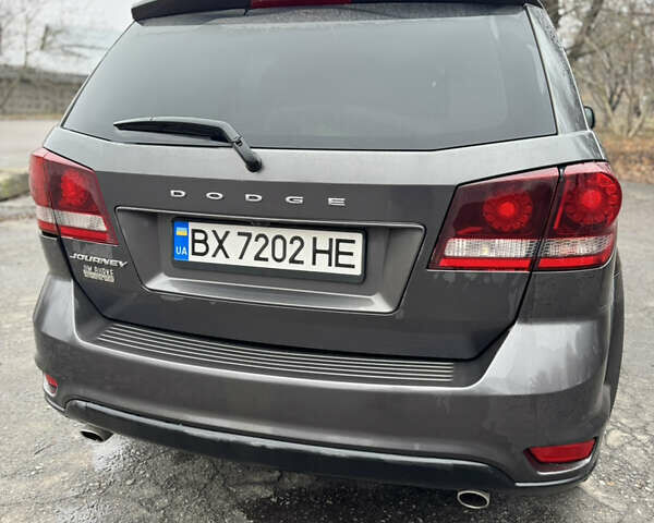 Серый Додж Джорни, объемом двигателя 3.6 л и пробегом 187 тыс. км за 12200 $, фото 5 на Automoto.ua