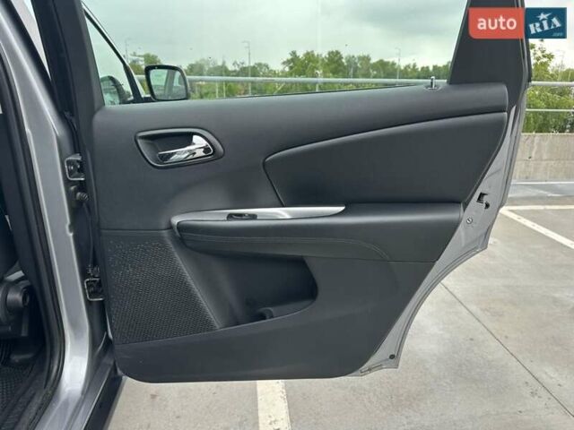 Серый Додж Джорни, объемом двигателя 2.36 л и пробегом 144 тыс. км за 9700 $, фото 5 на Automoto.ua