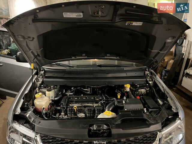 Серый Додж Джорни, объемом двигателя 2.36 л и пробегом 132 тыс. км за 10800 $, фото 10 на Automoto.ua