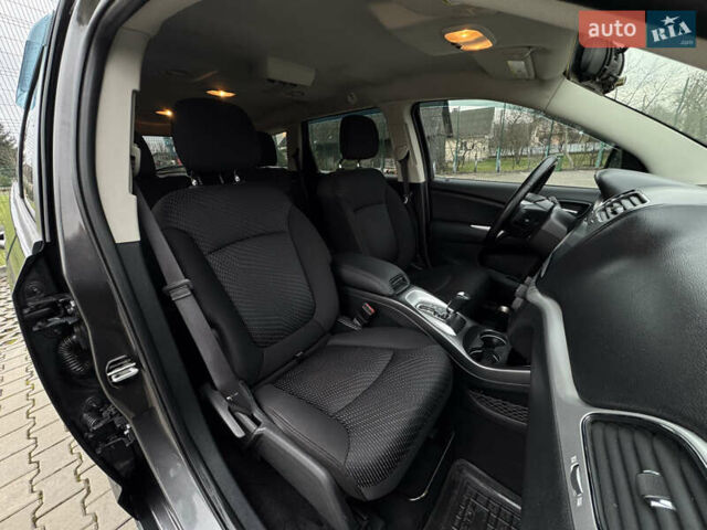 Серый Додж Джорни, объемом двигателя 2.4 л и пробегом 141 тыс. км за 10500 $, фото 53 на Automoto.ua