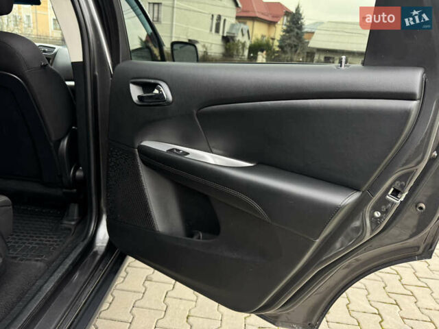 Серый Додж Джорни, объемом двигателя 2.4 л и пробегом 141 тыс. км за 10500 $, фото 48 на Automoto.ua