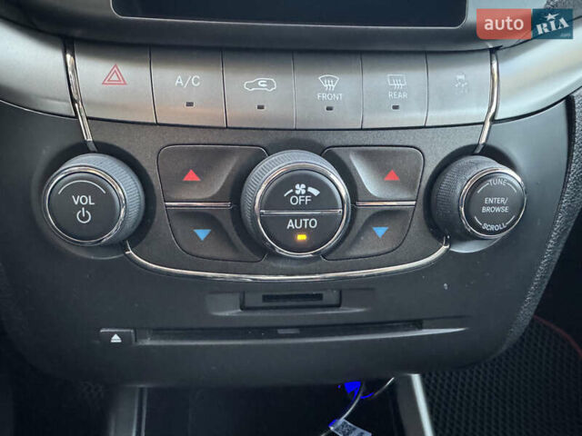 Серый Додж Джорни, объемом двигателя 3.6 л и пробегом 139 тыс. км за 13950 $, фото 94 на Automoto.ua