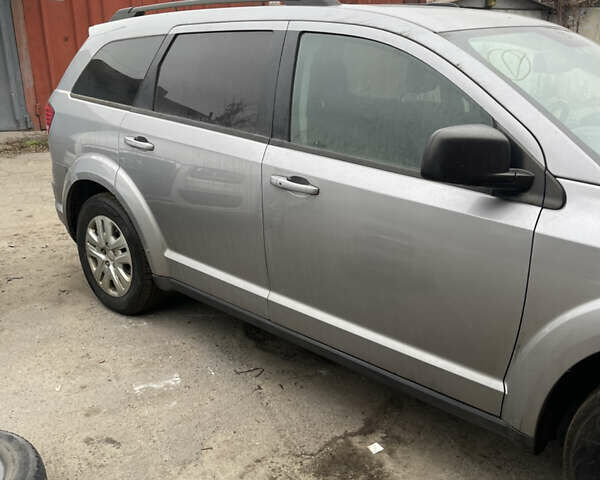 Сірий Додж Джорні, об'ємом двигуна 2.4 л та пробігом 209 тис. км за 8200 $, фото 5 на Automoto.ua