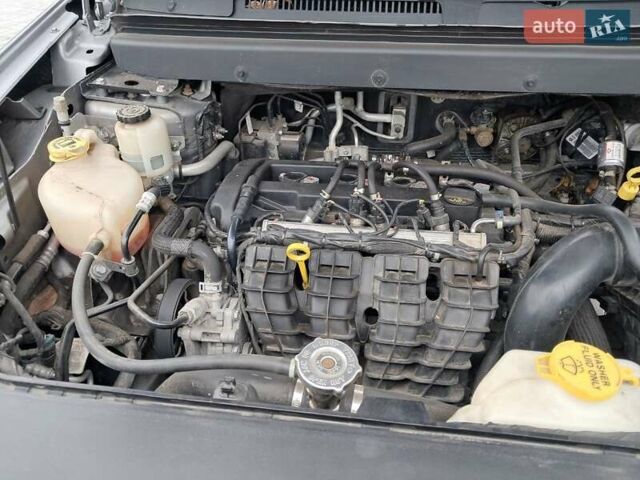 Серый Додж Джорни, объемом двигателя 2.36 л и пробегом 138 тыс. км за 12900 $, фото 13 на Automoto.ua