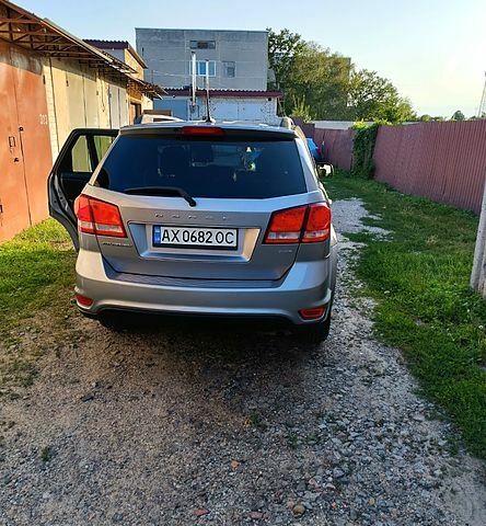 Серый Додж Джорни, объемом двигателя 2.4 л и пробегом 227 тыс. км за 12600 $, фото 2 на Automoto.ua