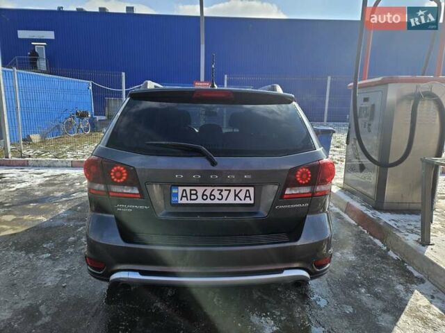 Серый Додж Джорни, объемом двигателя 3.6 л и пробегом 331 тыс. км за 11500 $, фото 2 на Automoto.ua