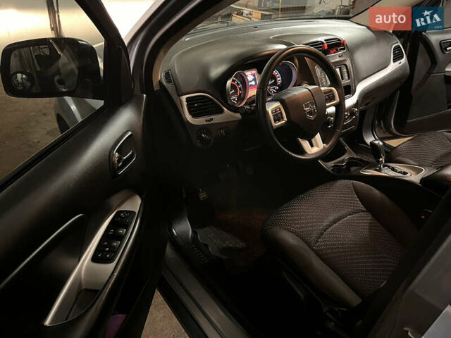Серый Додж Джорни, объемом двигателя 2.36 л и пробегом 132 тыс. км за 10800 $, фото 8 на Automoto.ua