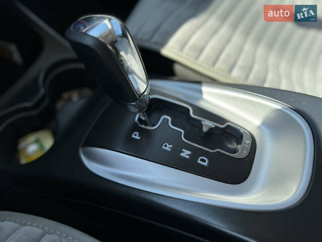 Серый Додж Джорни, объемом двигателя 3.6 л и пробегом 86 тыс. км за 13700 $, фото 13 на Automoto.ua