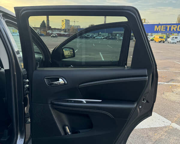 Серый Додж Джорни, объемом двигателя 3.6 л и пробегом 139 тыс. км за 13950 $, фото 47 на Automoto.ua