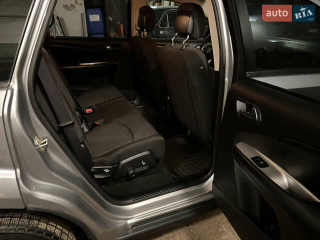 Серый Додж Джорни, объемом двигателя 2.36 л и пробегом 132 тыс. км за 10800 $, фото 6 на Automoto.ua