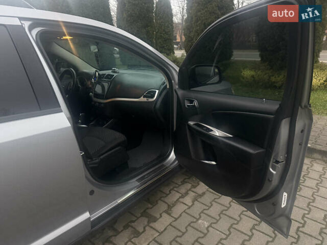 Серый Додж Джорни, объемом двигателя 3.6 л и пробегом 156 тыс. км за 13550 $, фото 12 на Automoto.ua