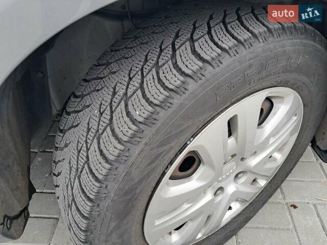 Серый Додж Джорни, объемом двигателя 2.36 л и пробегом 138 тыс. км за 12900 $, фото 6 на Automoto.ua