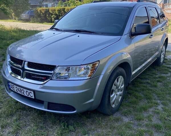 Серый Додж Джорни, объемом двигателя 2.36 л и пробегом 122 тыс. км за 11000 $, фото 5 на Automoto.ua