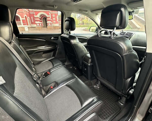 Додж Джорни 2016 в Днепре (Днепропетровске) на Automoto.ua Серый Додж Джорни, объемом двигателя 3.6 л и пробегом 201 тыс. км за 12999 $, фото 15 на Automoto.ua