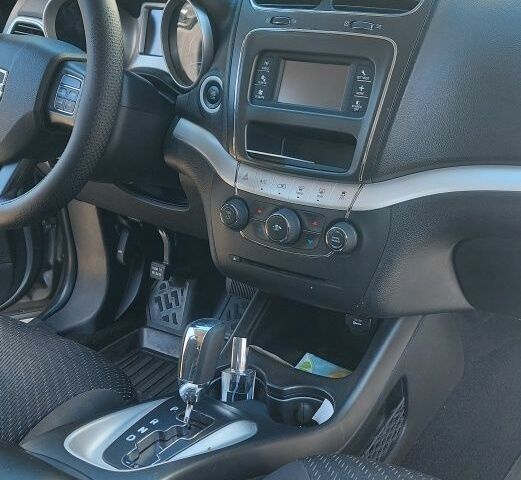 Серый Додж Джорни, объемом двигателя 2.4 л и пробегом 230 тыс. км за 9999 $, фото 5 на Automoto.ua