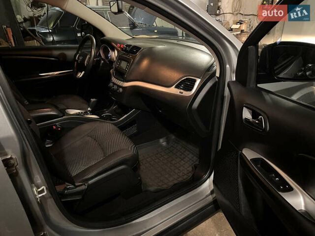 Серый Додж Джорни, объемом двигателя 2.36 л и пробегом 132 тыс. км за 10800 $, фото 7 на Automoto.ua