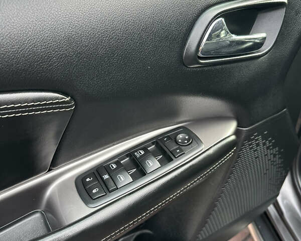 Додж Джорни 2016 в Днепре (Днепропетровске) на Automoto.ua Серый Додж Джорни, объемом двигателя 3.6 л и пробегом 201 тыс. км за 12999 $, фото 40 на Automoto.ua