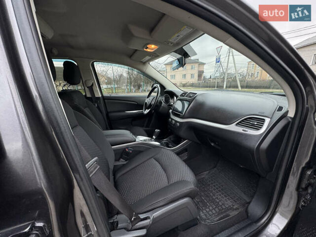 Серый Додж Джорни, объемом двигателя 2.4 л и пробегом 141 тыс. км за 10500 $, фото 51 на Automoto.ua