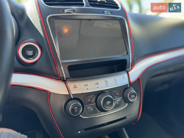 Серый Додж Джорни, объемом двигателя 3.6 л и пробегом 86 тыс. км за 13700 $, фото 10 на Automoto.ua