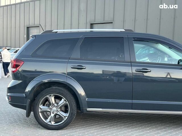 Серый Додж Джорни, объемом двигателя 2.4 л и пробегом 170 тыс. км за 10590 $, фото 5 на Automoto.ua