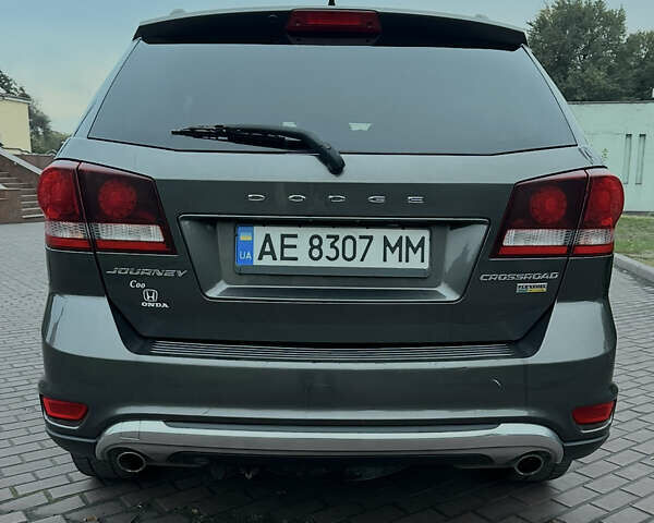 Додж Джорни 2016 в Днепре (Днепропетровске) на Automoto.ua Серый Додж Джорни, объемом двигателя 3.6 л и пробегом 201 тыс. км за 12999 $, фото 7 на Automoto.ua