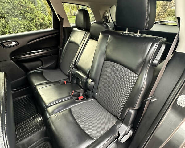 Додж Джорни 2016 в Днепре (Днепропетровске) на Automoto.ua Серый Додж Джорни, объемом двигателя 3.6 л и пробегом 201 тыс. км за 12999 $, фото 24 на Automoto.ua