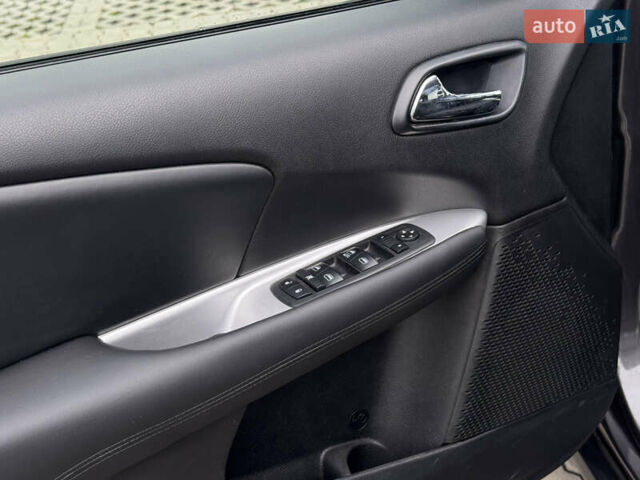 Серый Додж Джорни, объемом двигателя 2.4 л и пробегом 141 тыс. км за 10500 $, фото 35 на Automoto.ua