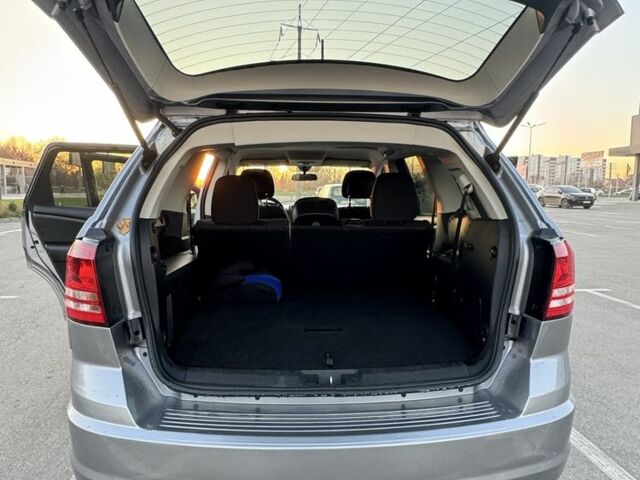 Сірий Додж Джорні, об'ємом двигуна 2.4 л та пробігом 259 тис. км за 13500 $, фото 6 на Automoto.ua